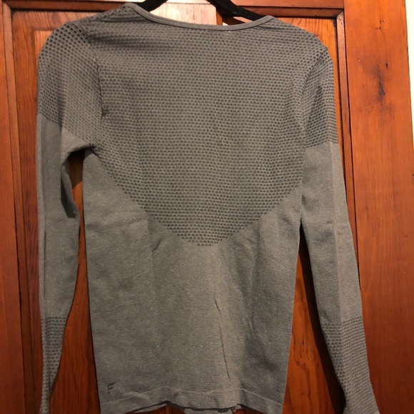 NWOT Fabletics Musetta Seamless L/S Top - Grey - Picture 4 of 4